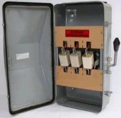 Купить безопасные рубильники в корпусе - Электрика 21 век, купить по низкой цене в Москве