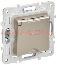 Розетка с заземлением SKANDY SK-R11Sh 16А шторки крышка IP44 шампань IEK